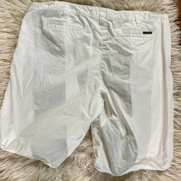 MICHAEL Michael Kors Women's White Bermuda Shorts Zipper Pockets Size 12 - Picture 8 of 8